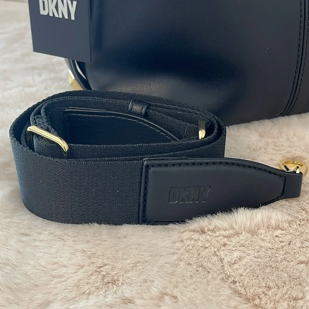 DKNY Black crossbody Annabelle Cov Hobo - Hobo. 🎁💗🫶🏽 - Picture 3 of 6